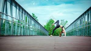 未来的博弈，将是人类肉眼与硅基算法的终极对抗。（未来的决战：人类肉眼对垒硅基算法）